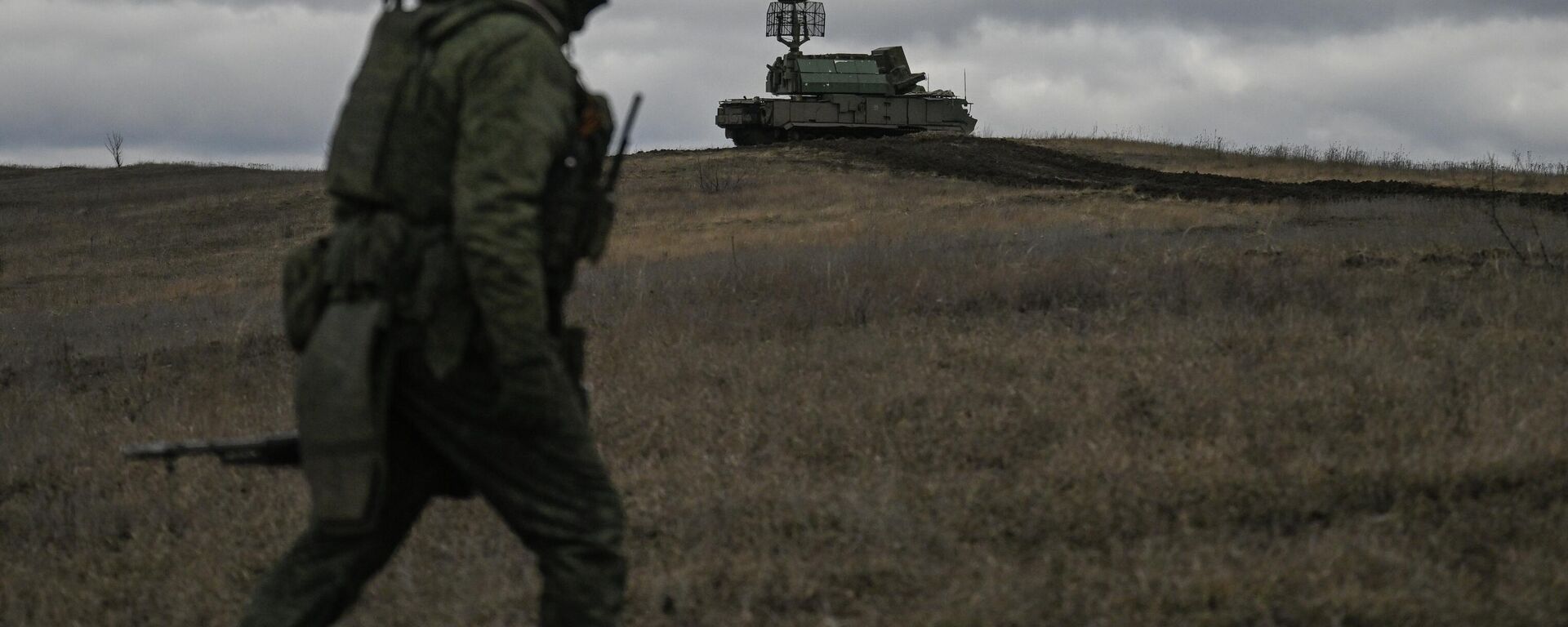 Nhiệm vụ chiến đấu của hệ thống tên lửa phòng không Tor-M1 thuộc Cụm Lực lượng Trung tâm Nga tại hướng Krasnoarmeysk - Sputnik Việt Nam, 1920, 07.03.2026