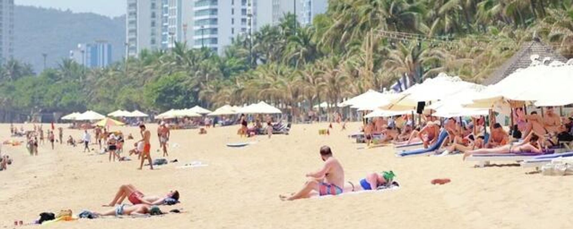 Khách Nga tại bãi biển Nha Trang - Sputnik Việt Nam, 1920, 07.03.2026