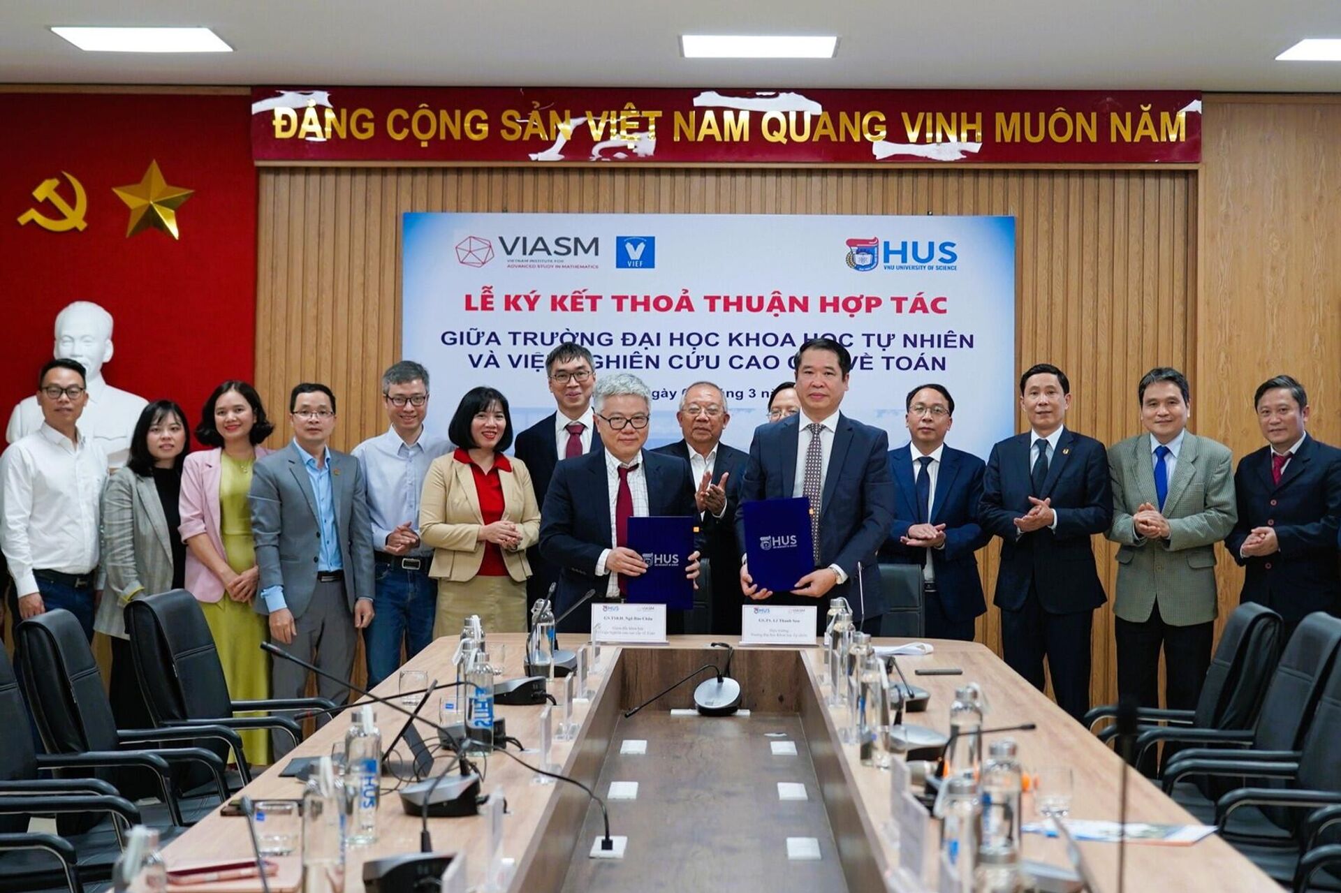 Đại diện Viện Nghiên cứu cao cấp về Toán và Trường ĐH Khoa học Tự nhiên - ĐH Quốc gia Hà Nội ký kết thỏa thuận hợp tác - Sputnik Việt Nam, 1920, 07.03.2026