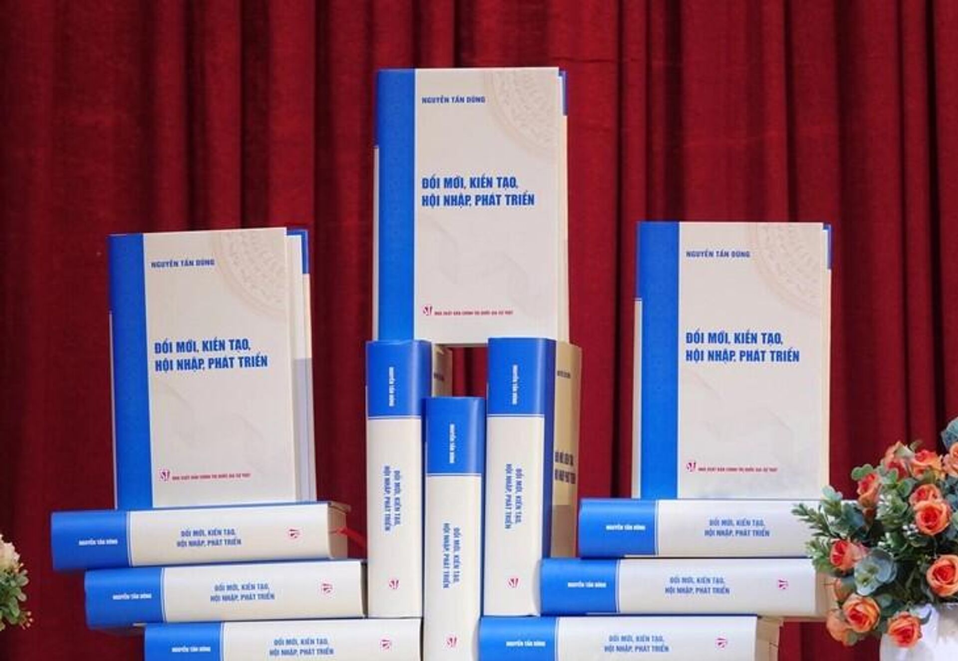 Sách Đổi mới, kiến tạo, hội nhập, phát triển của nguyên Thủ tướng Nguyễn Tấn Dũng - Sputnik Việt Nam, 1920, 07.03.2026