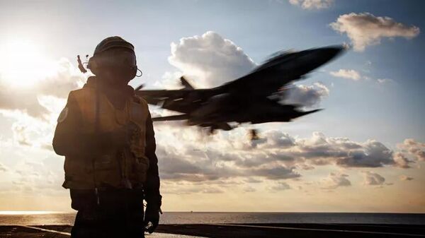 Hình ảnh máy bay chiến đấu Mỹ hạ cánh trong khuôn khổ Chiến dịch Epic Fury - Sputnik Việt Nam