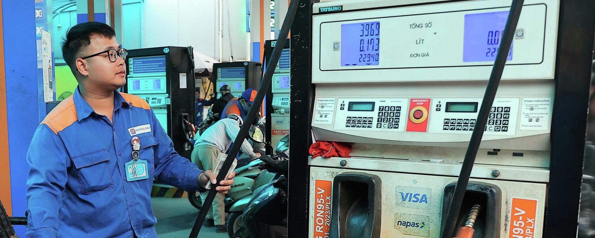 Một số sản phẩm xăng phổ biến được bán cho người tiêu dùng - Sputnik Việt Nam, 1920, 10.03.2026