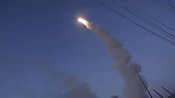 Một tên lửa Tomahawk được phóng từ tàu khu trục USS Thomas Hudner của Hải quân Hoa Kỳ trong Chiến dịch Epic Fury - Sputnik Việt Nam