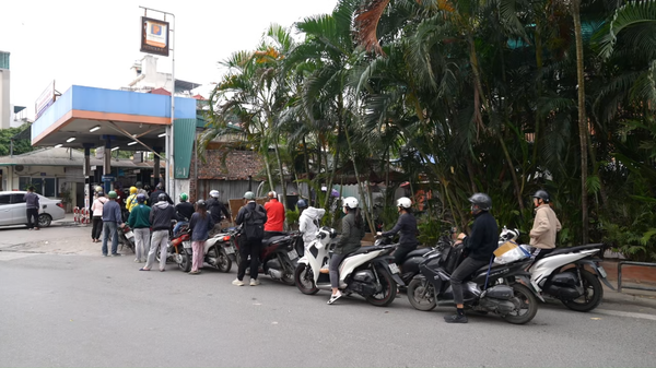 Việt Nam: Giá xăng dầu lại bật tăng, người dân lo ngại giá tiếp tục lập đỉnh - Sputnik Việt Nam