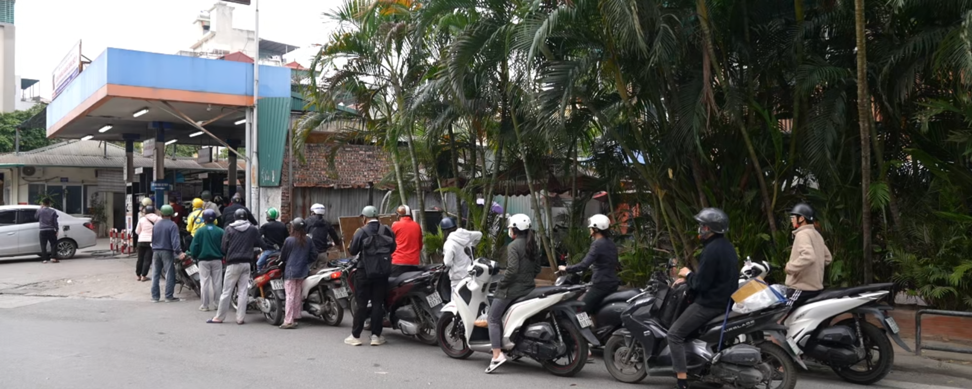 Việt Nam: Giá xăng dầu lại bật tăng, người dân lo ngại giá tiếp tục lập đỉnh - Sputnik Việt Nam, 1920, 11.03.2026