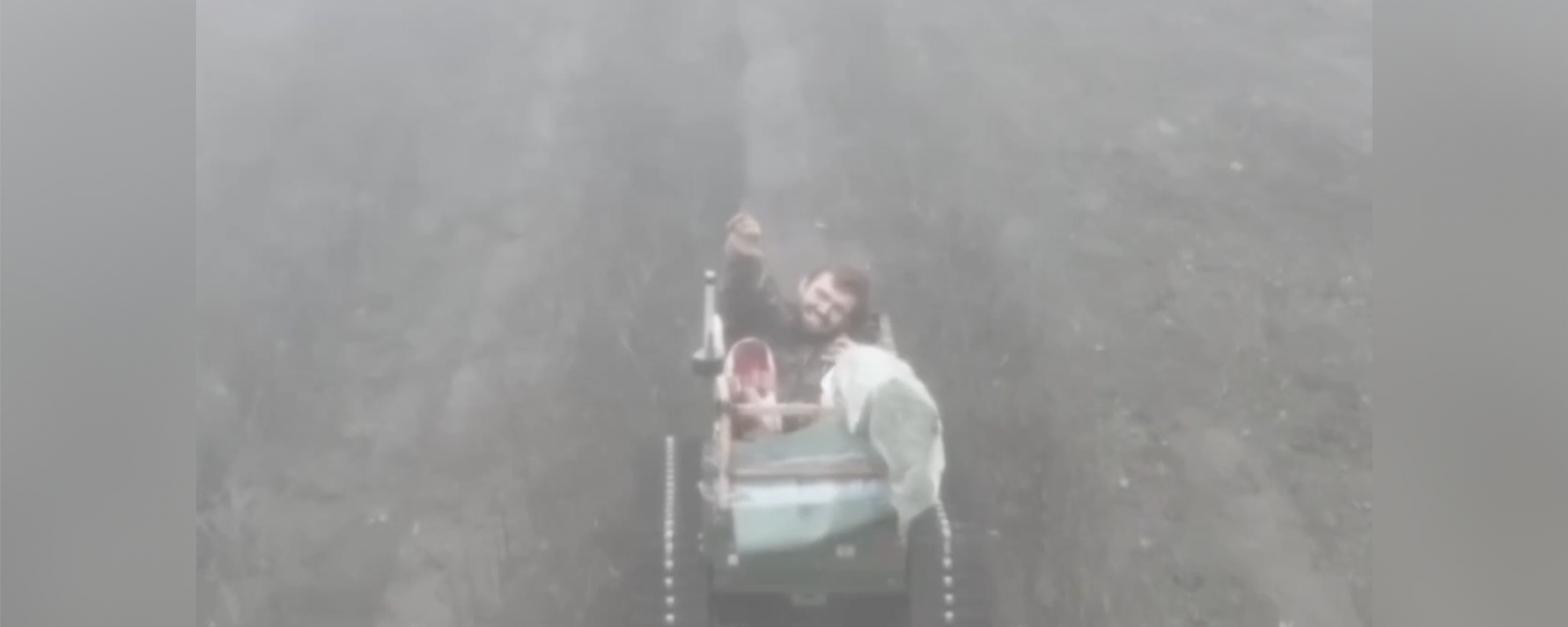 Rồi, chúng ta về nhà thôi: Robot mặt đất đã sơ tán một binh sĩ Nga bị thương từ tiền tuyến gần Konstantinovka - Sputnik Việt Nam, 1920, 12.03.2026