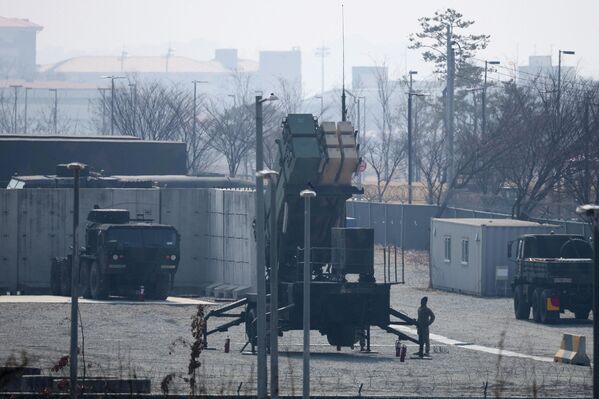 Hệ thống phòng thủ tên lửa Patriot của Mỹ tại một căn cứ quân đội Mỹ ở Pyeongtaek, Hàn Quốc - Sputnik Việt Nam