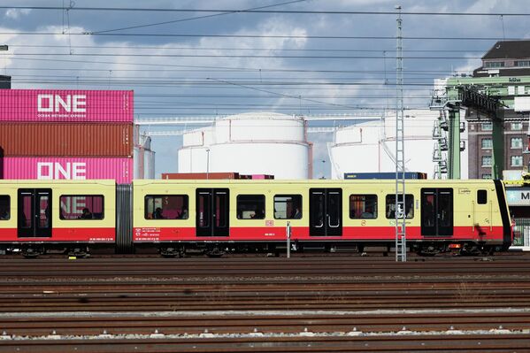 Các container chứa dầu của công ty hậu cần Unitank của Đức tại Westhafen, Berlin - Sputnik Việt Nam