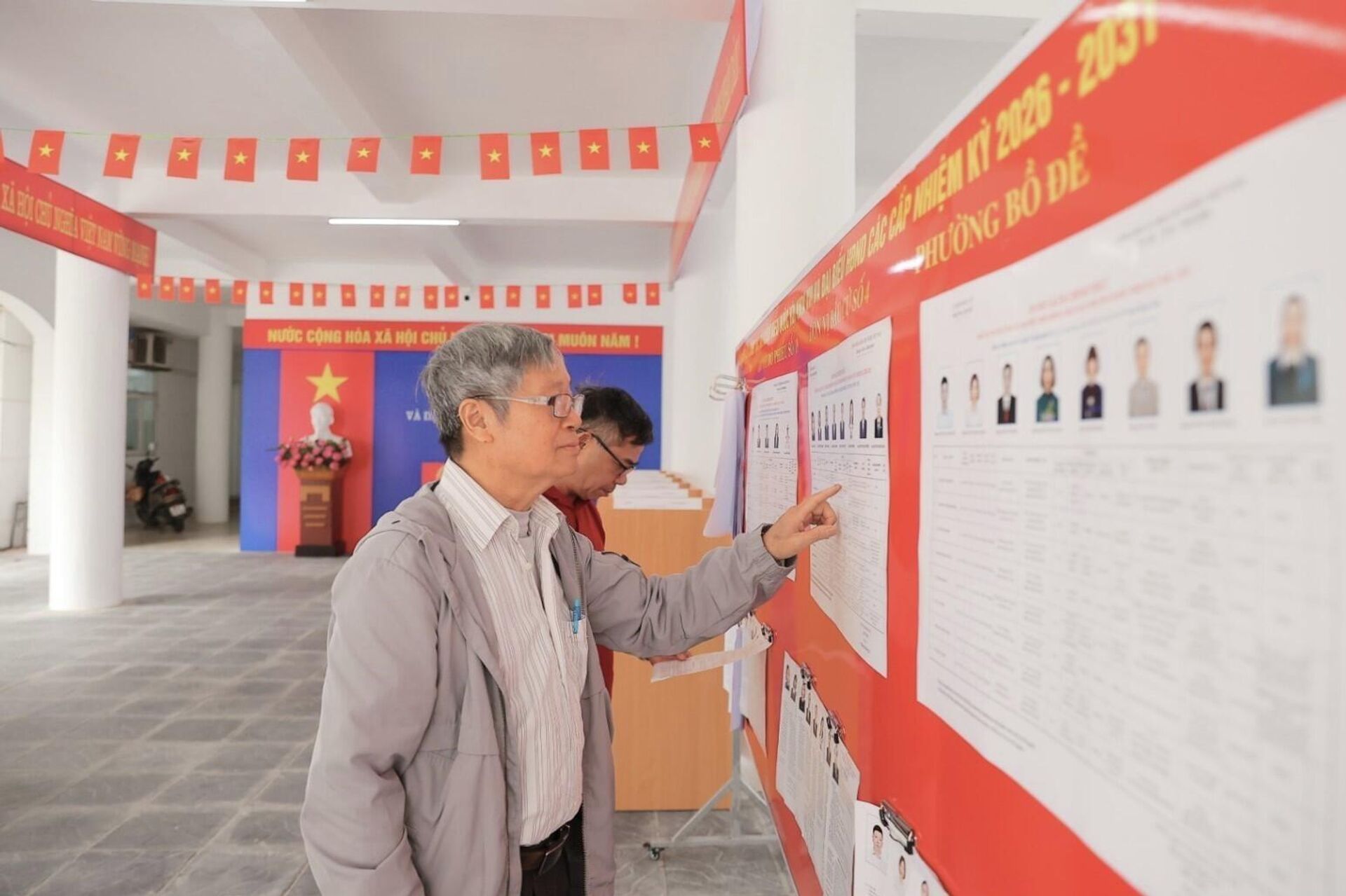Tại Hà Nội, các khu vực bỏ phiếu đang hoàn tất những khâu chuẩn bị cuối cùng cho bầu cử ĐBQH và HĐND các cấp - Sputnik Việt Nam, 1920, 12.03.2026