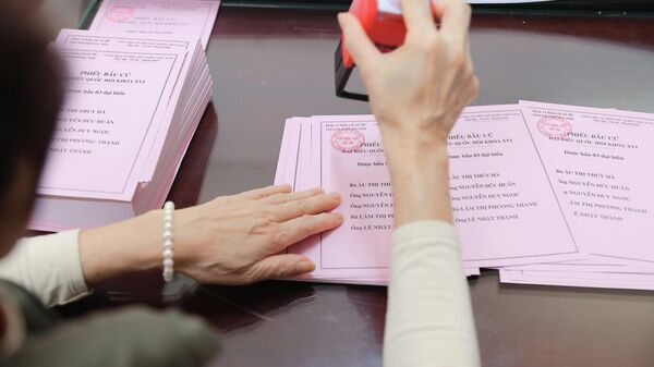 Tại Hà Nội, các khu vực bỏ phiếu đang hoàn tất những khâu chuẩn bị cuối cùng cho bầu cử ĐBQH và HĐND các cấp - Sputnik Việt Nam