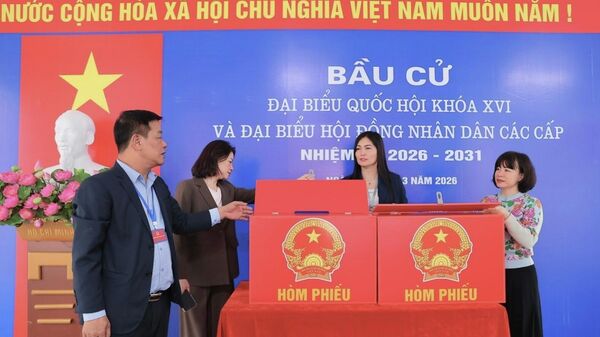 Tại Hà Nội, các khu vực bỏ phiếu đang hoàn tất những khâu chuẩn bị cuối cùng cho bầu cử ĐBQH và HĐND các cấp - Sputnik Việt Nam