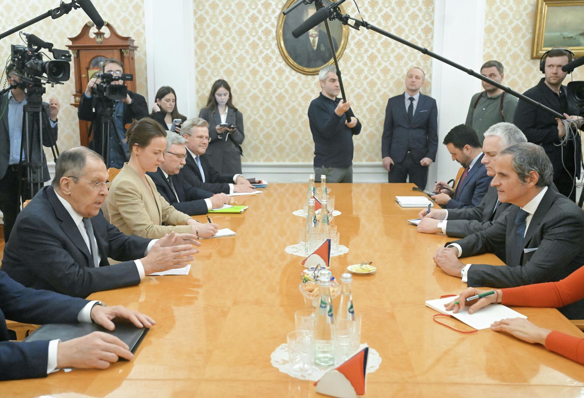 Cuộc gặp giữa Ngoại trưởng Nga Sergey Lavrov và Giám đốc IAEA Rafael Grossi - Sputnik Việt Nam, 1920, 13.03.2026