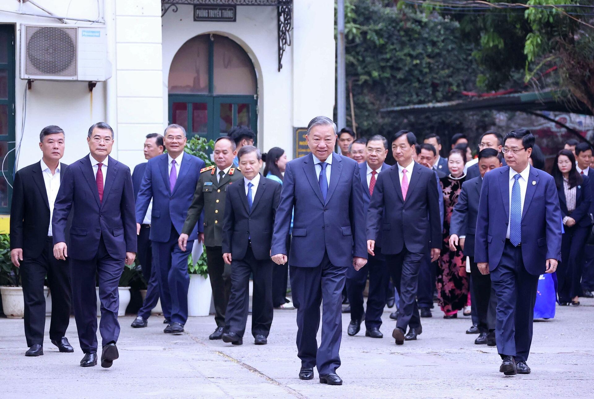 Tổng Bí thư Tô Lâm bỏ phiếu bầu cử tại phường Ba Đình, Hà Nội - Sputnik Việt Nam, 1920, 15.03.2026