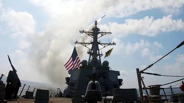 Một quả tên lửa được phóng từ một tàu chiến của Hải quân Hoa Kỳ trong Chiến dịch Epic Fury - Sputnik Việt Nam