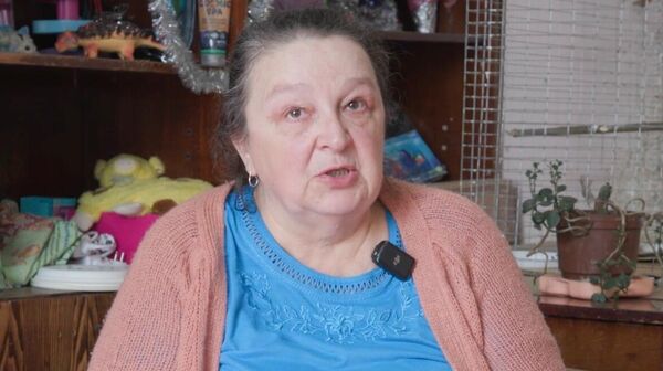 Một binh sĩ Ukraina đã bắn vào chân một phụ nữ ở Dimitrov, Cộng hòa Nhân dân Donetsk - Sputnik Việt Nam