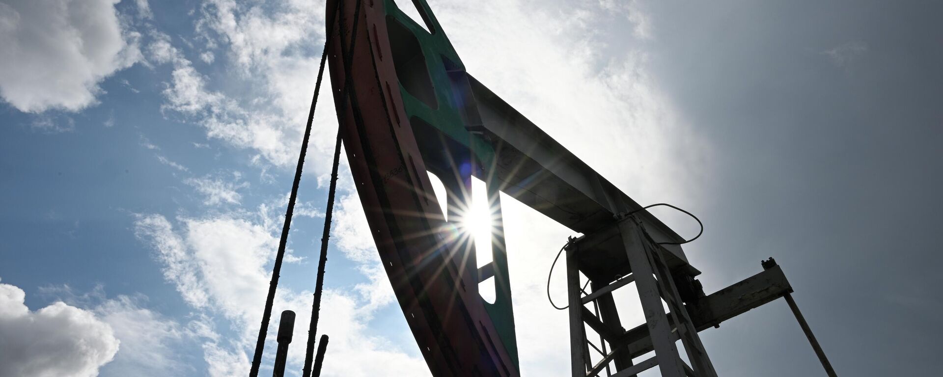 Sản xuất dầu mỏ ở Tatarstan, Nga - Sputnik Việt Nam, 1920, 17.03.2026