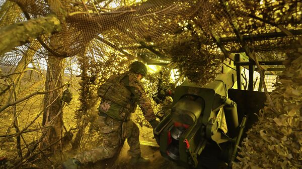 Công tác chiến đấu của tổ lái pháo D-30 thuộc nhóm quân Trung tâm - Sputnik Việt Nam