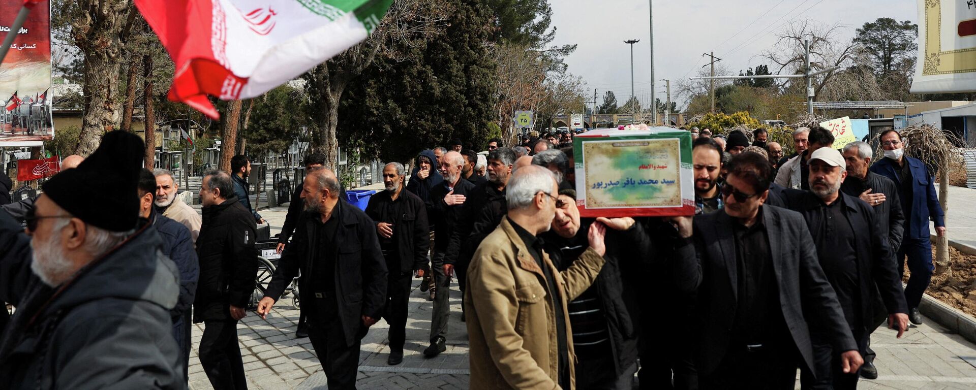 Lễ tang tại Tehran tưởng niệm các nạn nhân của các cuộc không kích của Mỹ - Israel. Ngày 9/3/2026. - Sputnik Việt Nam, 1920, 18.03.2026
