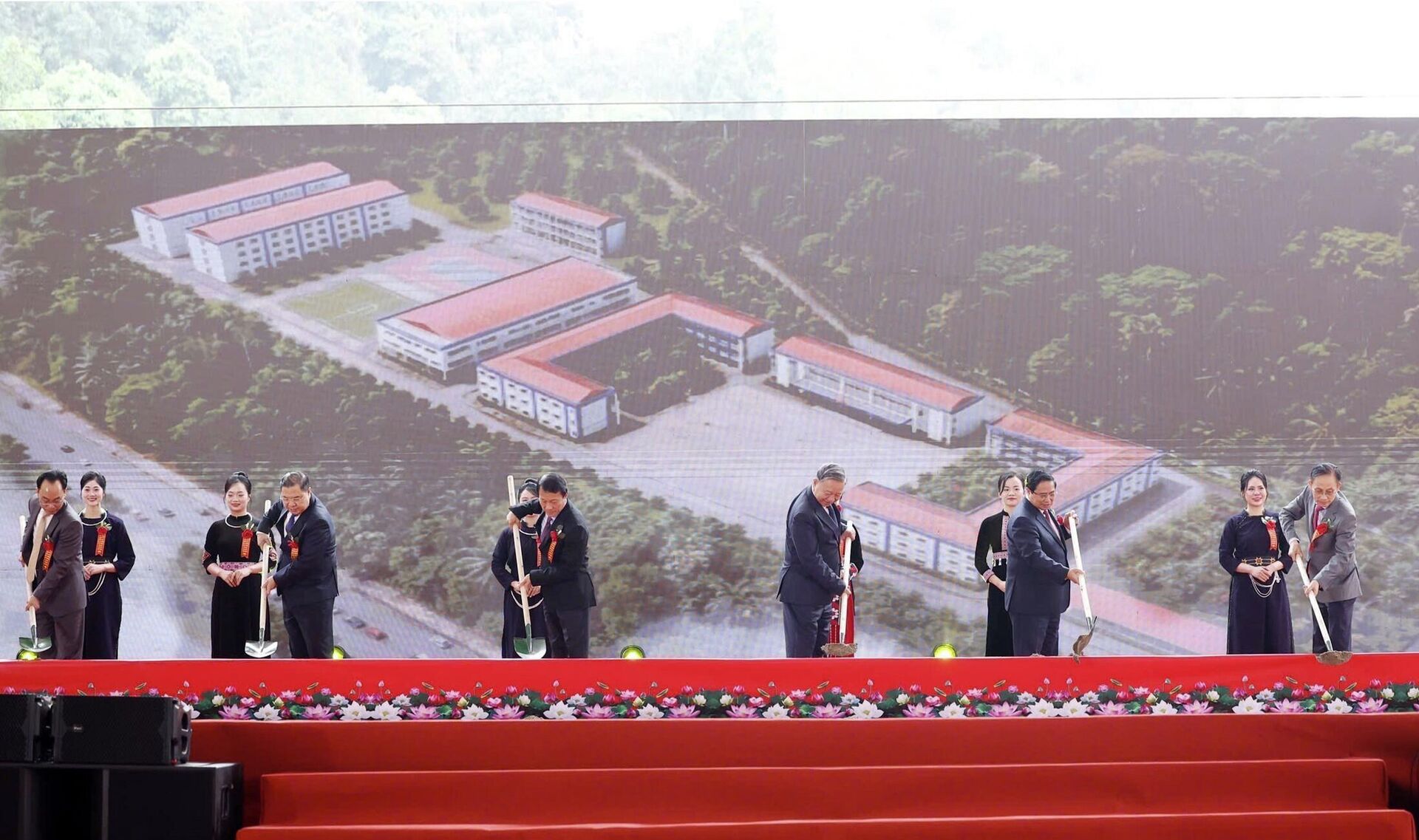 Tổng Bí thư và Thủ tướng dự Lễ khởi công, động thổ đồng loạt các trường nội trú liên cấp biên giới - Sputnik Việt Nam, 1920, 19.03.2026