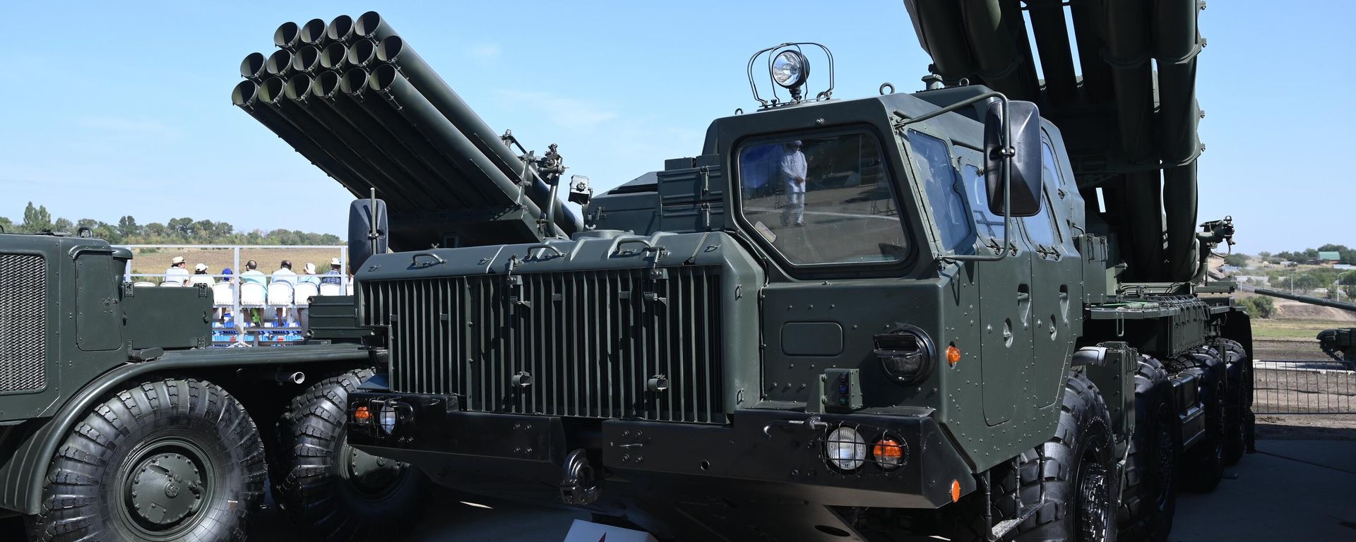 Hệ thống pháo phản lực phóng loạt (MLRS) “Tornado-S” của Nga - Sputnik Việt Nam, 1920, 20.08.2026