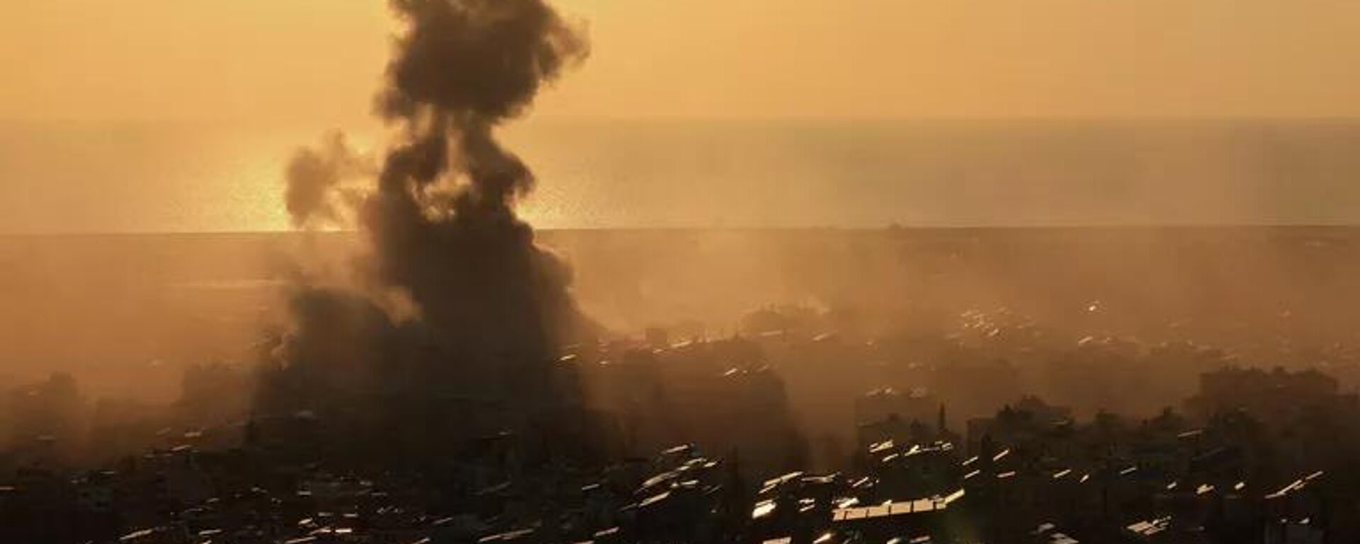 Khói bốc lên từ hiện trường vụ nổ ở vùng ngoại ô phía nam Beirut - Sputnik Việt Nam, 1920, 20.03.2026