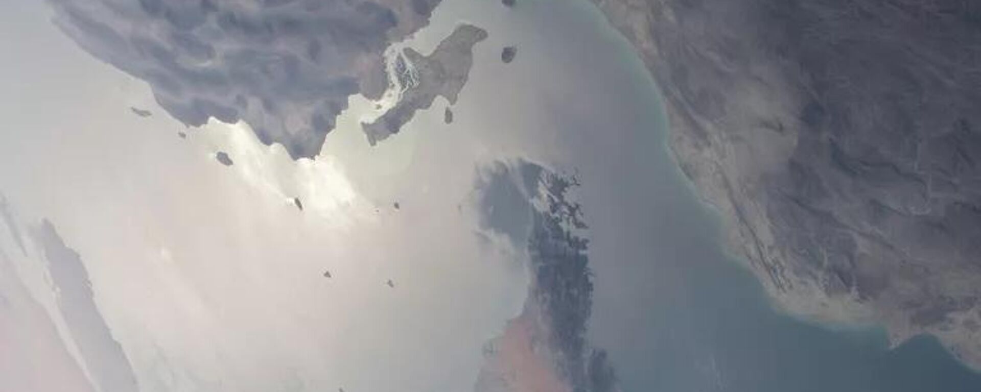 Cảnh eo biển Hormuz nhìn từ không gian - Sputnik Việt Nam, 1920, 20.03.2026