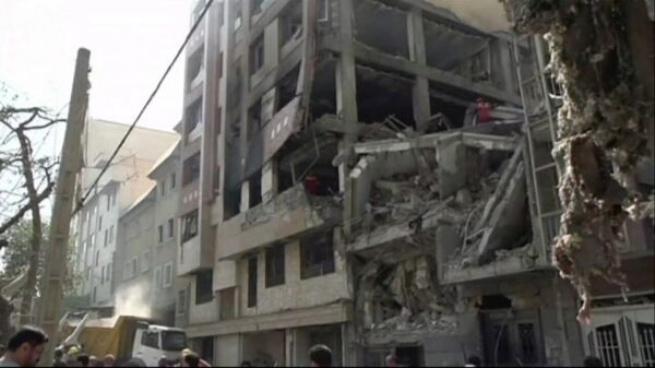 Một ngôi nhà ở trung tâm Tehran bị phá hủy trong một cuộc không kích của Israel. - Sputnik Việt Nam