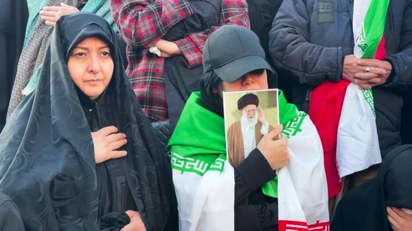 Một cuộc mít tinh tưởng niệm Lãnh tụ Tối cao quá cố của Iran, Giáo sĩ Ali Khamenei - Sputnik Việt Nam
