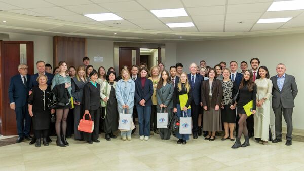 Các thí sinh tham gia cuộc thi, ban giám khảo và khách mời - Sputnik Việt Nam