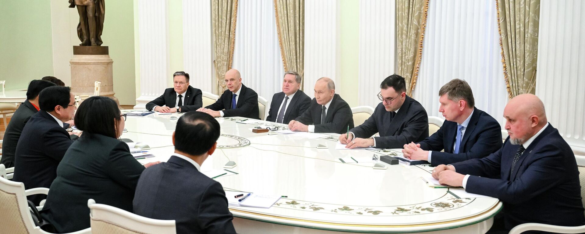 Tổng thống Nga Vladimir Putin gặp gỡ Thủ tướng Việt Nam Phạm Minh Chính - Sputnik Việt Nam, 1920, 25.03.2026