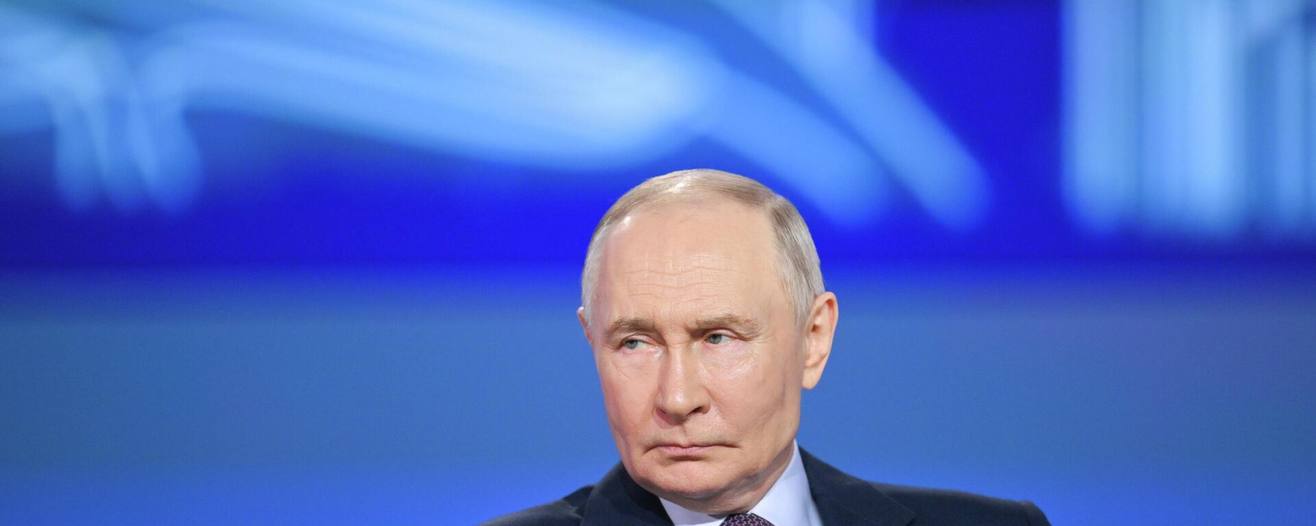 Tổng thống Nga Vladimir Putin tại Đại hội lần thứ 35 của Liên hiệp các nhà công nghiệp và doanh nhân Nga tại Trung tâm Quốc gia Nga ở Moskva - Sputnik Việt Nam, 1920, 26.03.2026