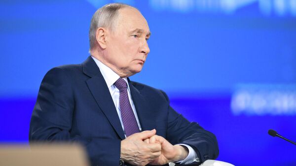 Tổng thống Nga Vladimir Putin tại Đại hội lần thứ 35 của Liên hiệp các nhà công nghiệp và doanh nhân Nga tại Trung tâm Quốc gia Nga ở Moskva - Sputnik Việt Nam
