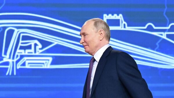 Tổng thống Nga Vladimir Putin tại Đại hội lần thứ 35 của Liên hiệp các nhà công nghiệp và doanh nhân Nga tại Trung tâm Quốc gia Nga ở Moskva - Sputnik Việt Nam