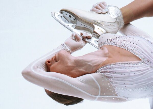 Dina Khusnutdinova trình diễn chương trình ngắn ở nội dung đơn nữ tại Giải trượt băng nghệ thuật Channel One ở St. Petersburg, Nga. Dina Khusnutdinova trình diễn chương trình ngắn ở nội dung đơn nữ tại Giải trượt băng nghệ thuật Channel One ở St. Petersburg, Nga. - Sputnik Việt Nam