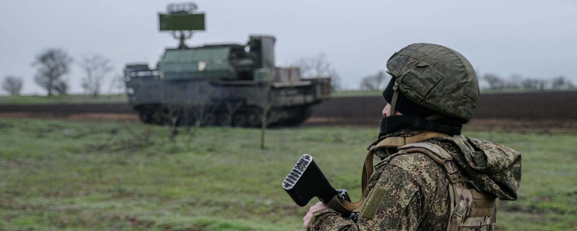 Công việc chiến đấu của phi hành đoàn hệ thống phòng không Tor-M2 theo hướng Zaporozhye - Sputnik Việt Nam, 1920, 29.03.2026