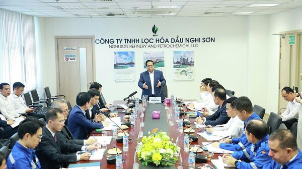 Thủ tướng làm việc với lãnh đạo Công ty TNHH Lọc hoá dầu Nghi Sơn  - Sputnik Việt Nam