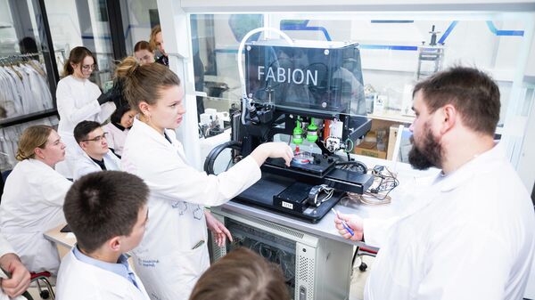 Các nhà khoa học đang làm việc - Sputnik Việt Nam