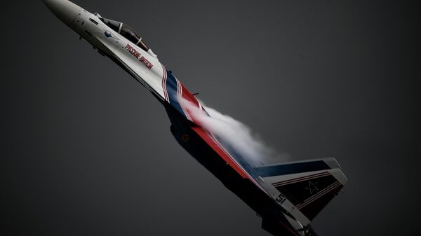 Истребитель Су-35С пилотажной группы Русские витязи - Sputnik Việt Nam