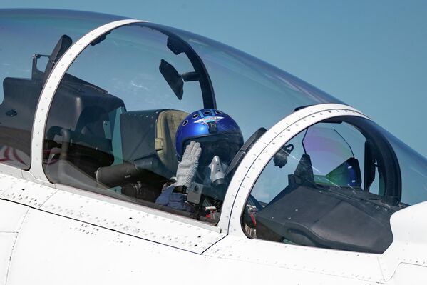 Phi công của đội bay Những Hiệp sĩ Nga tại Kubinka. Phi công của đội bay Những Hiệp sĩ Nga tại Kubinka. - Sputnik Việt Nam