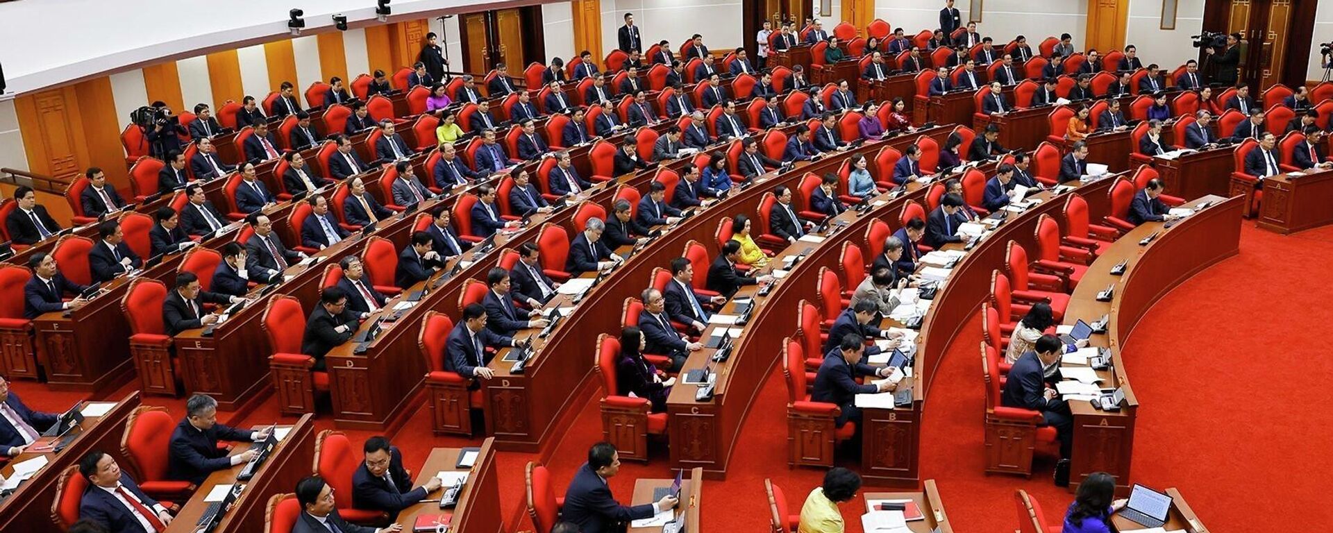 Các đại biểu dự phiên Bế mạc Hội nghị lần thứ hai Ban Chấp hành Trung ương Đảng khoá XIV - Sputnik Việt Nam, 1920, 31.03.2026