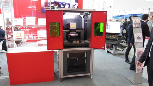 Hệ thống Microset để gia công laser 3D các vật liệu điện tử (gốm sứ và chất bán dẫn) của hãng “Laser Center” (Saint Petersburg, Nga) - Sputnik Việt Nam