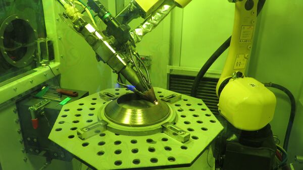 Hệ thống ILIST-M đang hoạt động. Laser sợi quang 2 kW có thể tạo ra các bộ phận có đường kính lên đến 600 mm, chiều cao lên đến 400 mm và trọng lượng lên đến 100 kg trong môi trường argon - Sputnik Việt Nam