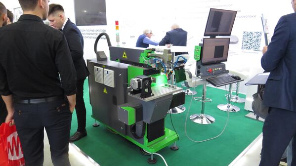 Thiết bị hàn laser bán tự động và thủ công MLK-41 là một sản phẩm khác nữa của Trung tâm Khoa học và Sản xuất "Laser và Thiết bị TM" - Sputnik Việt Nam