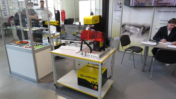 Hệ thống khắc laser UV LAB với nguồn tia cực tím cũng là sản phẩm của LASER BEE - Sputnik Việt Nam