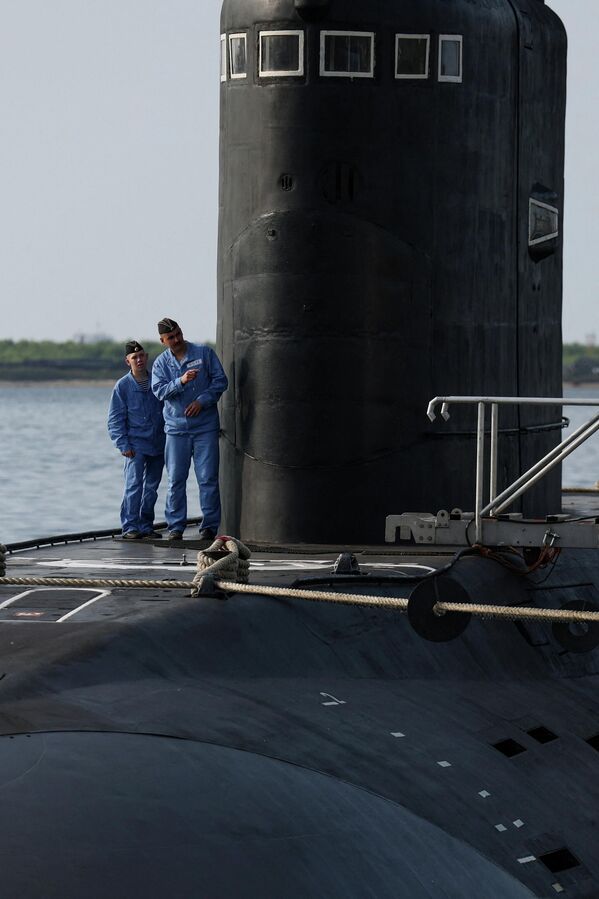 Tàu ngầm “Petropavlovsk-Kamchatsky” trong thành phần biên đội tàu Hạm đội Thái Bình Dương Hải quân LB Nga tại Indonesia. - Sputnik Việt Nam