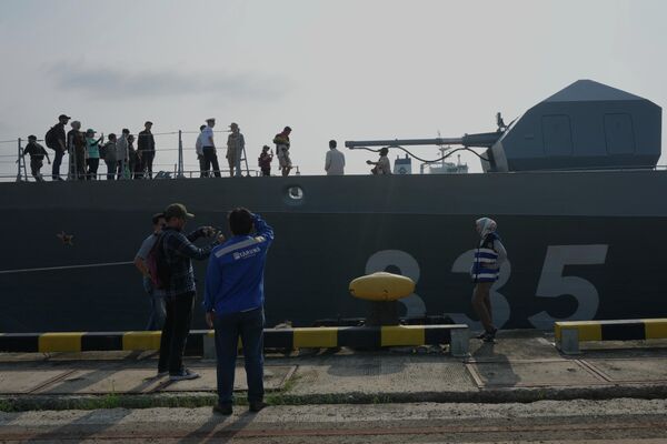 Tàu hộ vệ “Gromkiy” trong thành phần biên đội tàu Hạm đội Thái Bình Dương Hải quân LB Nga tại Indonesia. - Sputnik Việt Nam