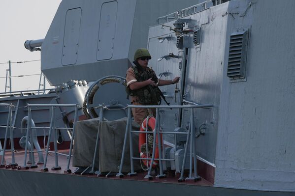 Tàu hộ vệ “Gromkiy” trong thành phần biên đội tàu Hạm đội Thái Bình Dương Hải quân LB Nga tại Indonesia. - Sputnik Việt Nam