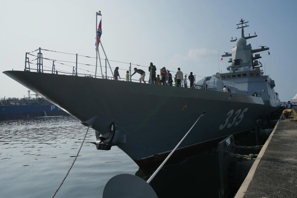 Tàu hộ vệ “Gromkiy” trong thành phần biên đội tàu Hạm đội Thái Bình Dương Hải quân LB Nga tại Indonesia. - Sputnik Việt Nam