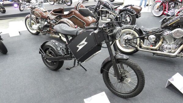 Chiếc xe đạp điện đường trường Charger nhẹ nhưng mạnh mẽ từ xưởng Bikeelectro. Động cơ đặt ở trục bánh xe tạo ra công suất từ 3 (định mức) đến 20 (cực đại) kW, và có phạm vi hoạt động lên đến 200 km - Sputnik Việt Nam