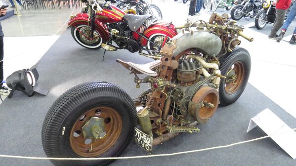 Mechanic... một dự án hoàn toàn tự chế, được làm từ những thứ có sẵn bởi nhà độ xe Evgeny Grigoriev. Đây là một tác phẩm nghệ thuật - Sputnik Việt Nam